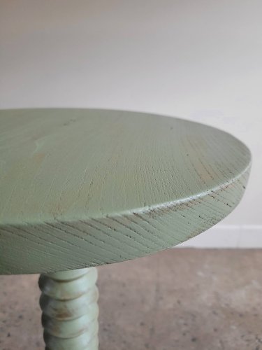 Guéridon vintage en bois patiné vert