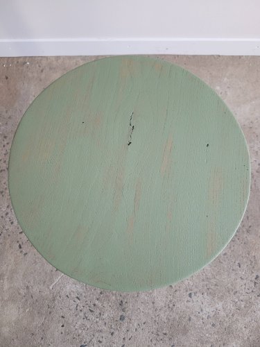 Guéridon vintage en bois patiné vert