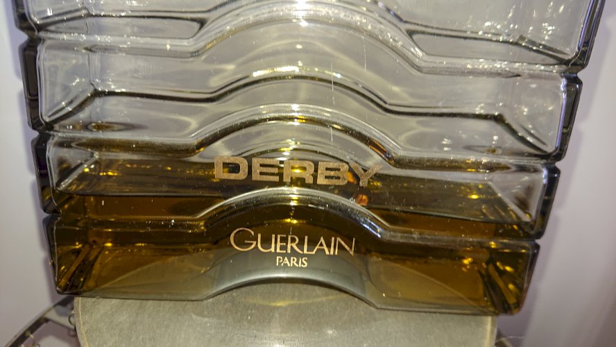 Guerlain, grand flacon de parfum factice, modèle Derby des années 80