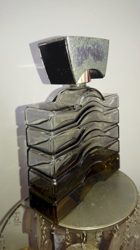 Guerlain, grand flacon de parfum factice, modèle Derby des années 80