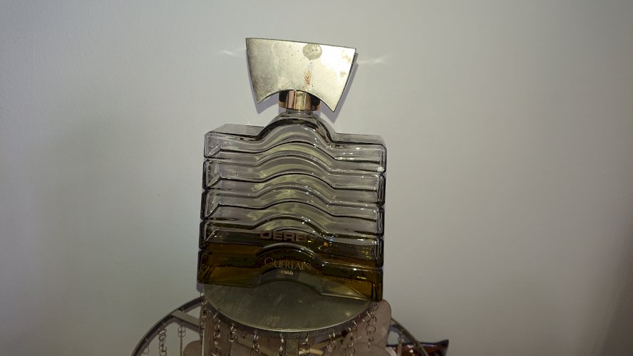 Guerlain, grand flacon de parfum factice, modèle Derby des années 80