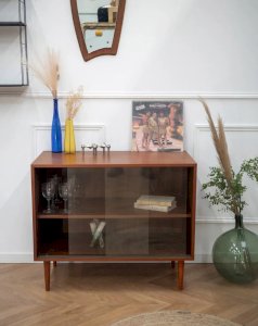 Gustave, the glass-fronted wooden sideboard N°444