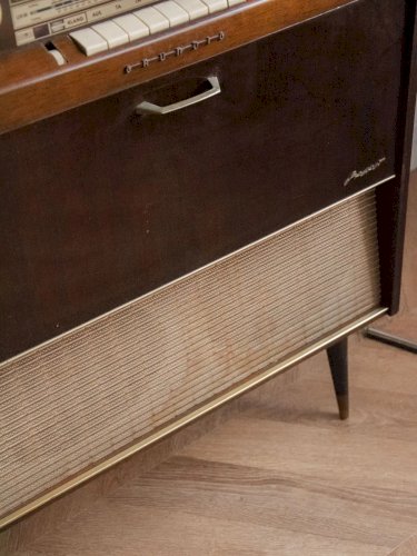 Gustave, le buffet vinyle en bois N°447