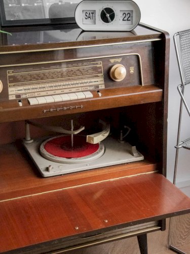 Gustave, le buffet vinyle en bois N°447