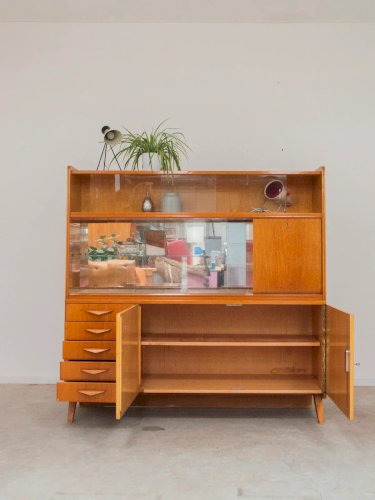 Gustave, le grand buffet vitré en bois clair N°492