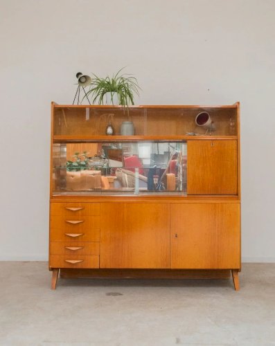 Gustave, le grand buffet vitré en bois clair N°492