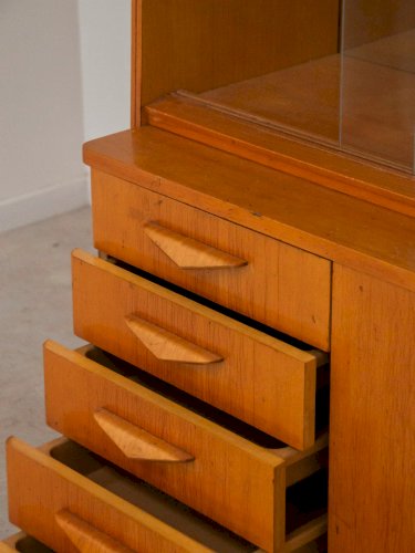 Gustave, le grand buffet vitré en bois clair N°492