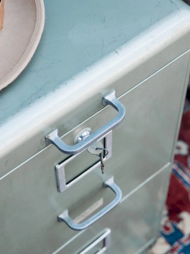 Gustave, le meuble de rangement en métal N°214