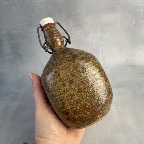 GUY BAUDAT Bouteille flacon flasque en grès pyrité avec bouchon signé à la base