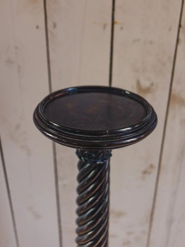 Hanna, la grande colonne en bois N°761