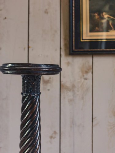 Hanna, la grande colonne en bois N°761