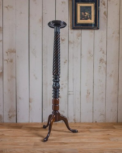 Hanna, la grande colonne en bois N°761