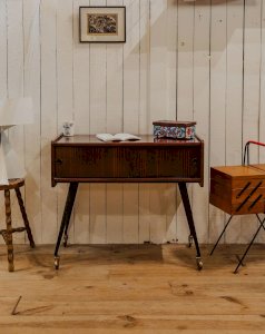 Hanna, la table d'appoint à roulettes N°774