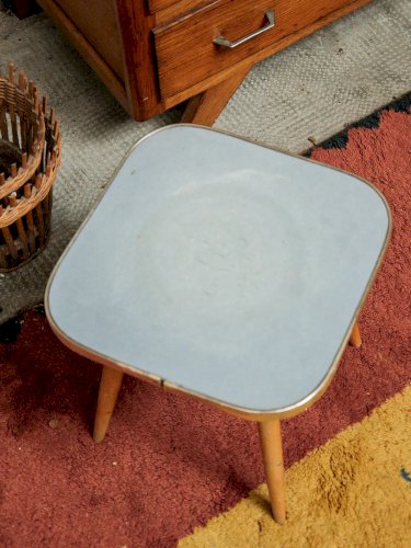 Hanna, la table d'appoint bleue N°586