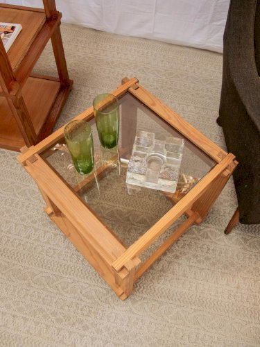 Hanna, la table d'appoint carrée en bois N°625