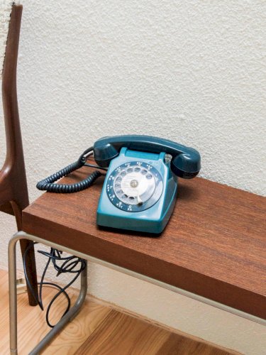 Hanna, la table d'appoint en bois et métal N°699