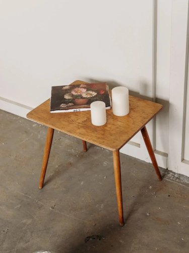 Hanna, la table d'appoint en bois N°62