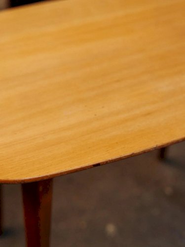 Hanna, la table d'appoint en bois N°659