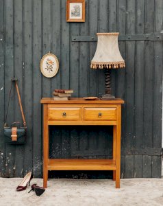 Hanna, the wooden side table No. 660