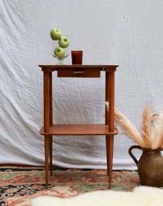Hanna, the wooden side table No. 759