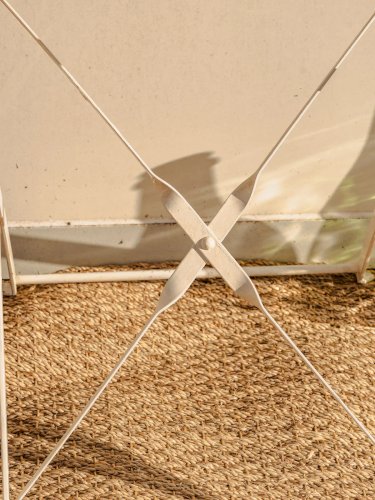 Hanna, la table d'appoint en fer N°747