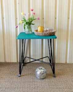 Hanna, la table d'appoint en métal N°307