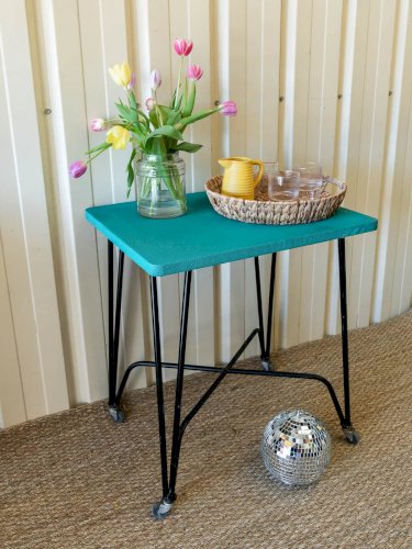 Hanna, la table d'appoint en métal N°307