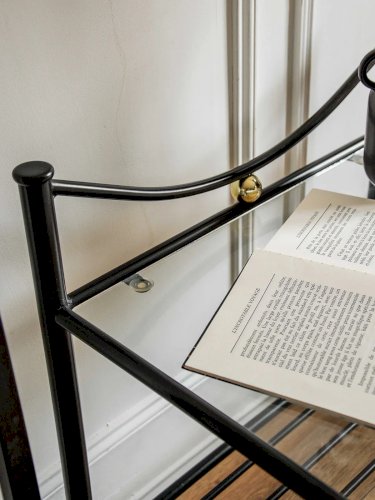 Hanna, la table d'appoint en métal N°484