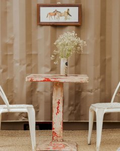 Hanna, la table d'appoint en métal N°685