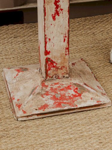 Hanna, la table d'appoint en métal N°685