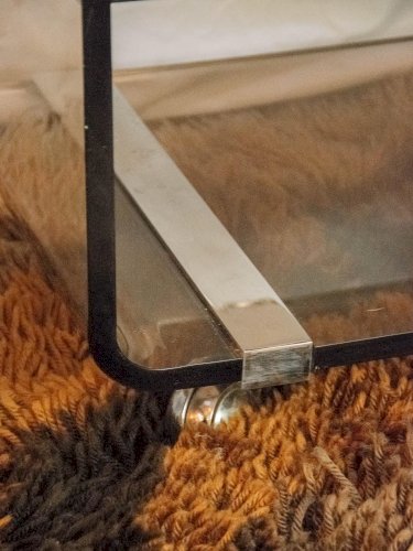 Hanna, la table d'appoint en plexiglass fumé N°801