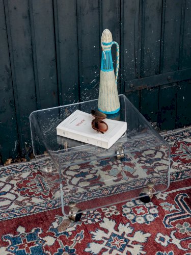 Hanna, la table d'appoint en plexiglass N°460