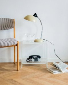 Hanna, la table d'appoint en plexiglass N°799