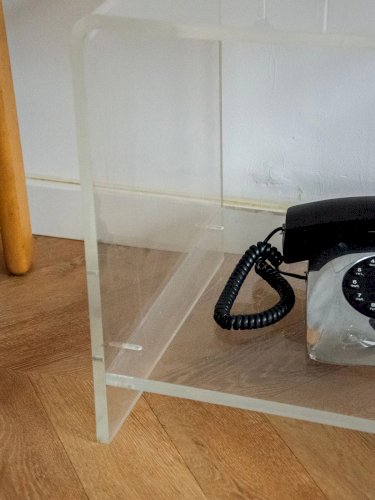 Hanna, la table d'appoint en plexiglass N°799