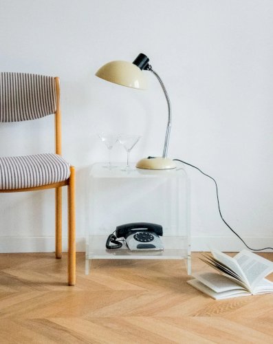 Hanna, la table d'appoint en plexiglass N°799