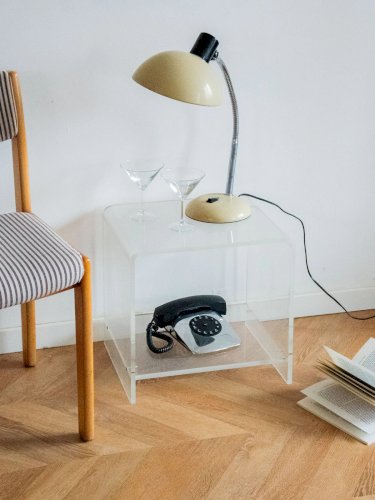 Hanna, la table d'appoint en plexiglass N°799