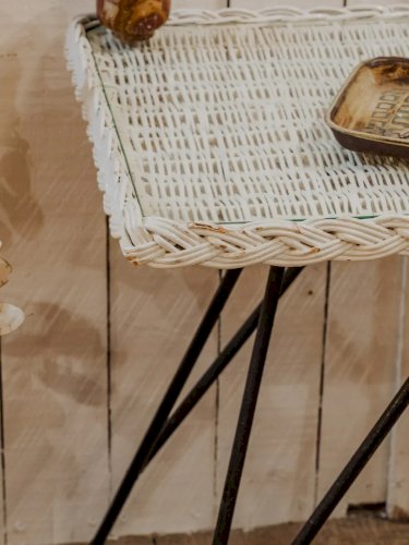 Hanna, la table d'appoint en rotin blanc N°775