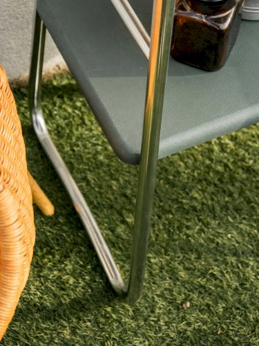 Hanna, la table d'appoint industrielle chromée N°779