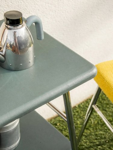 Hanna, la table d'appoint industrielle chromée N°779