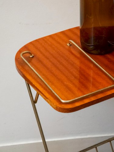 Hanna, la table d'appoint porte-documents N°734