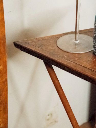 Hanna, la table d'appoint triangulaire N°694