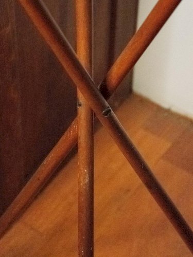 Hanna, la table d'appoint triangulaire N°694