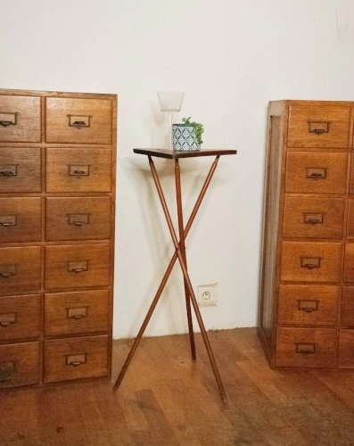 Hanna, la table d'appoint triangulaire N°694