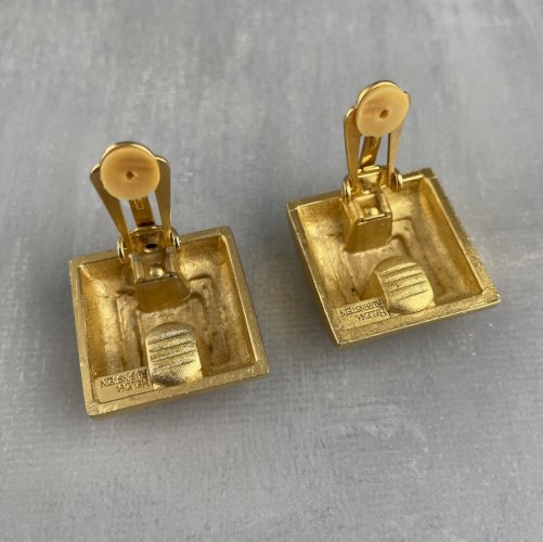 HELENA RUBINSTEIN Paire de boucle d'oreille carré et doré vintage à clips