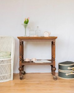 Henriette, the wooden side table No. 152