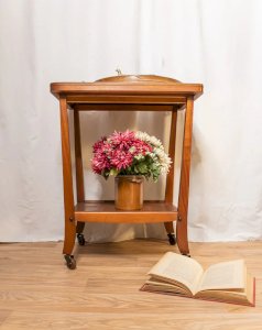 Henriette, the wooden side table N°156