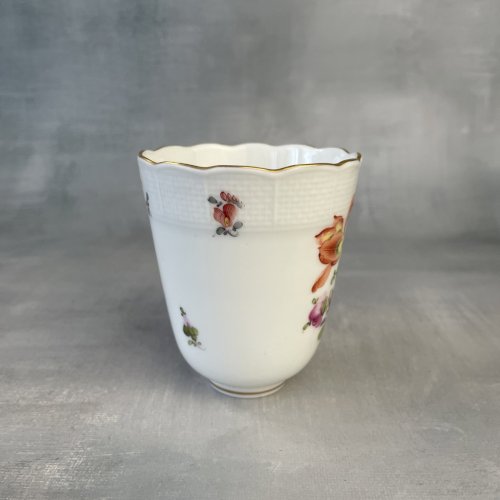 HEREND Hungary tasse à café ou moka décor Flowers porcelaine hongroise