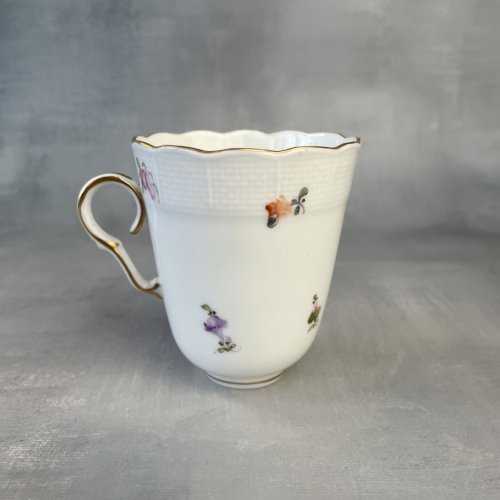 HEREND Hungary tasse à café ou moka décor Flowers porcelaine hongroise