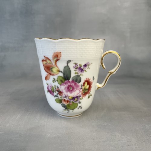 HEREND Hungary tasse à café ou moka décor Flowers porcelaine hongroise