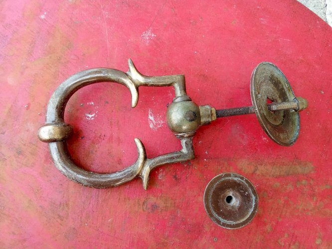 heurtoir de porte en bronze avec son clou 